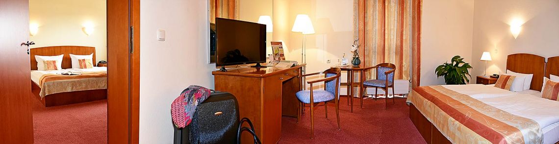 2 Zimmer Apartment - Doppelzimmer mit Verbindungstür