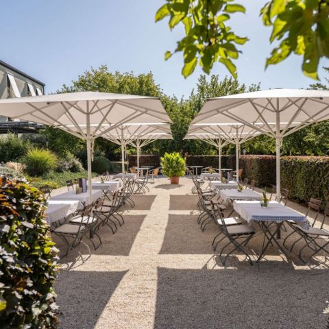 2022-07--Biergarten-Elbe-Hotel-Moritz_4.jpg