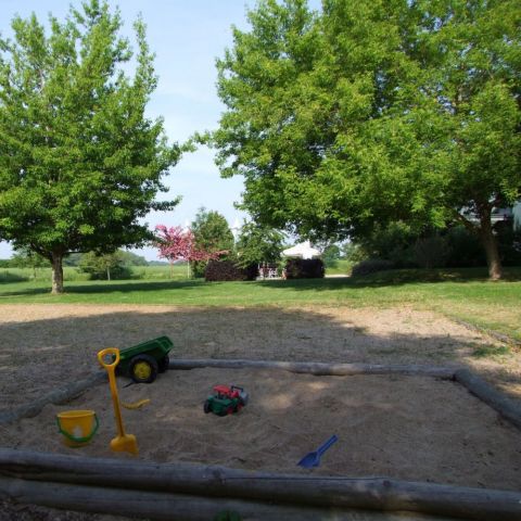 Sandkasten-Spielplatz.jpg