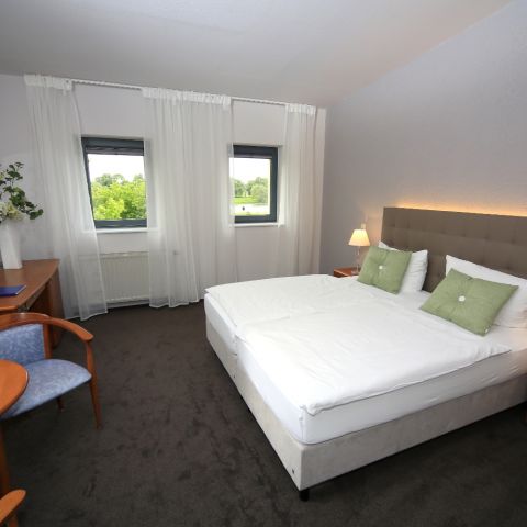 doppelzimmer-komfort-09-2017-hotel-moritz-an-der-elbe-riesa.JPG