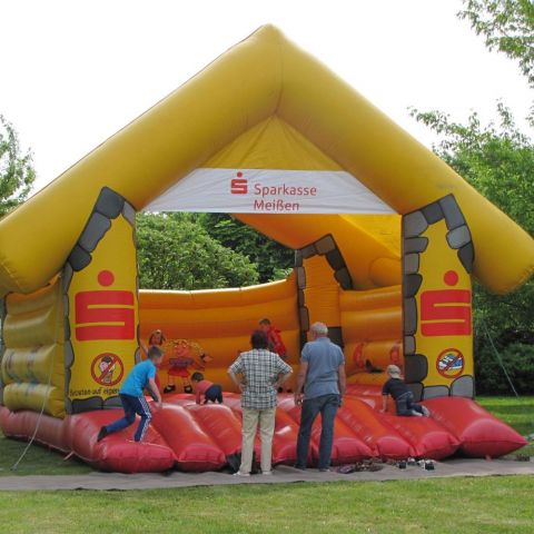 Regionalmarkt-Elbwiese-Huepfburg.jpg