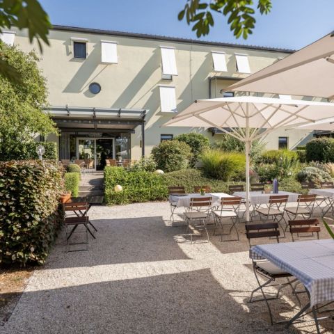 2022-07--Biergarten-Elbe-Hotel-Moritz_5.jpg
